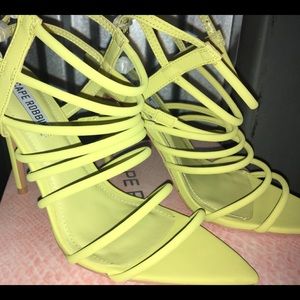 lime green heels  👠